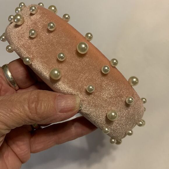 Headband, handmade pink velvet with various size pearls - Picture 3 of 9